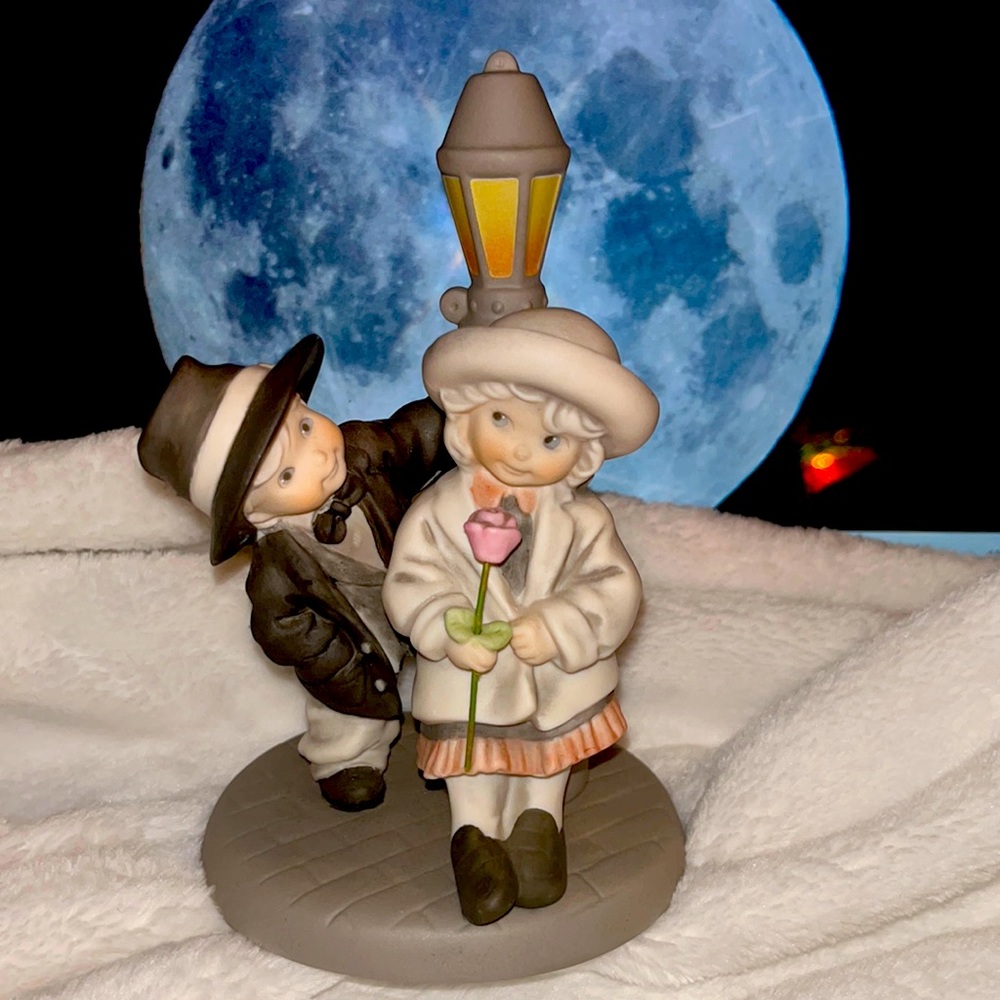 1996 Enesco vintage Accents Porcelain “Peek-a-Boo I love you” figurine